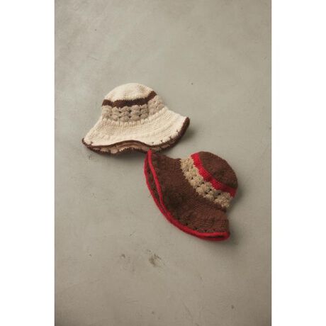 [^ԁF070GA156-0240]hand knitting hat(nhjbeBOnbg)yfUCEX^COẑ݂鎅gpAۂƓ𕢂ĂTCYƂȂĂ邽߁Ah΍ƂĂ悢jbgnbgB_ɕ҂ݒnςĂ邽߂Ƃǂ傫߂̌ƕ\ʂ̌ɂXqłBD݂ł΂̌`ό`ł܂Byfށz̃C[΂ɎgpĂ܂Bό`̋ꂪ܂̂ŉߓxȗ͂Ȃ悤Aۊǎ͂ӉBpigpjAAN[jǑJԂŏXɒ̑яo܂̂ŏ\ɂӉBBê̓TvƂȂĂAƂ͎኱قȂꍇ܂̂łB