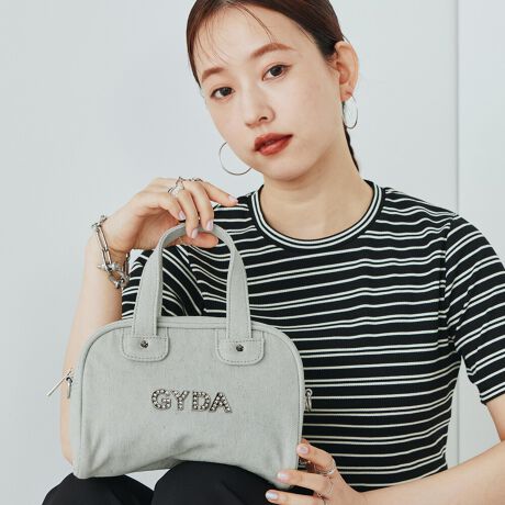 [^ԁFGY-B295]sV[YtRHINESTONE LOGO / CXg[S炫ƋPgCXg[hS^ۓIȐVV[YBu[ƃCgu[̃fjfނɂ͖ȑfނgpAubNƃAC{[ɂ̓tFCNU[gpBCpNg̋ƃfUC̍ōGڂ̃V[YłBg LIMITED COLOR : LIGHT BLUE hCgu[ELGAESłȂJ[Bfjł킦Ȃy݂܂Bh LIMITED ITEM : MINI BOSTON BAG hELGAESłȂ~j{XgobOo܂BX|[eBȈۂ~j{XgobO̓V_[obOƂĂg2WAY^CvBsitǂX|[eB˔AY2Kt@bVŐlC̍Gi{XgobÕfBe[̂܂܂Ɏg̗ǂfjfނƃtFCNU[ŎdグELGAESACeB~j}ȃTCYȂoɕKvȍŒ̉ו͖薳[\Bɂ̓t@Xi[|Pbgƃt[|PbgẢוƕĂ̎[ɕ֗ȎdlɁBt̃V_[t鎖ŃV_[obOƂĂg2WAY^CvBV_[ɂGYDÃSWK[he[vgpBR[fBl[gɎ鎖ňCɍۂvXĂACełBsuhtGYDA / WFC_- L.A CASUAL -CLA̋CC[WBIi炵̂̃CIoAVvȃACeVGbgF⏬ŃGbWBɃX^COBJWAŐFĈIi̎q̃X^CĂ܂BsXybNtJ@Ft@Xi[JdlFt[|Pbg~1 / t@Xi[|Pbg~1stitۑ / V_[~1