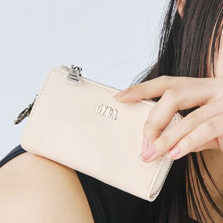 [^ԁFGY-W283]sV[YtBASIC / x[VbN̂tFCNU[gpVV[YBx[VbNGYDÃS^gpAŜ̃fUCVvɂ܂Ƃ߂鎖ŗۂɁBgΎgɓ݁AtFCNU[̕Ă܂BjZbNXłgVvȃfUCŁA؂ȕƂŎ̂߁Bx[VbNȈۂɍ킹āAJ[̓ubNƃAC{[2FWJBsitƕ֗ȃACeƂĐlCgL[P[Xh̒łɐlCW߂̂Lt@Xi[BAɎg߂ׂɃL[P[X{̂ɃiXJt܂BiXJt鎖Ńxg[vɕtAobOɕt肷鎖ŁAobO̒ŒTKv܂Bɂ̓X}[gL[̎[ɕ֗ȃL[O5{̃JM[oL[OAiKvȃJM1ɂ܂Ƃ߂Ď^Ԏ\ɁBƔwʂɃt[|PbgAJ[hL[Ȃǂ̎[\BNԃL[P[X͑؂ȕւ̑蕨ƂĂ߂łBsuhtGYDA / WFC_- L.A CASUAL -CLA̋CC[WBIi炵̂̃CIoAVvȃACeVGbgF⏬ŃGbWBɃX^COBJWAŐFĈIi̎q̃X^CĂ܂BsXybNtJ@FLt@Xi[JdlFL[O~1 / L[z_[~5wʎdlFt[|Pbg~1stitpBOX