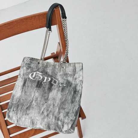 [^ԁFGY-B371]sV[YtCHAIN TOTE BAG / ^e^`F[g[gobOYCNGYDÃSVɎgp^e^g[gobOJ[ɍ킹AubN͑fA3Fɂ͔vgŃSvX̃fUCY2K̂悤ȕ͋CYfUCŃZbgAbv~j̃J[SXJ[gƍ킹ACex[VbNJ[̃ubNɂ̓tFCNU[AGbW̌fj̃O[Y2KYʕɂ̓LoXfށAfB[CNȃp[vɂ̓xAfނgp̃ACesitwIx̐̃^e^g[gobOBꂼɐقȂ4FƂfUCACeBǂ̃J[nhɃ`F[gpAghvXƂƂɃGbWĂ܂BJWAɂȂ肪ȃg[gobOYCNȃSgp鎖őŜMbƒ߂dオɁBۂ̂g[gobOɎdオ܂BfC[[X͂Aʊwɂ߁BgȂACełBsuhtGYDA / WFC_- L.A CASUAL -CLA̋CC[WBIi炵̂̃CIoAVvȃACeVGbgF⏬ŃGbWBɃX^COBJWAŐFĈIi̎q̃X^CĂ܂sXybNtJ@F}OlbgzbNJdlFt[|Pbg~1wʎdlFt[|Pbg~2