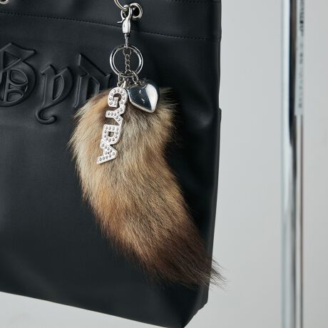 [^ԁFGY-A391]sV[YtFUR CHARM / t@[`[Ałڂ𗁂тĂACewt@[ہxɑ嗬s"t@["Ăуu[ɍAĂуMɈt@[ۂGYDA炵obO`[ƂĂ悵AY2Kt@bVƂăxg[vɕt悵ȃACeo܂g蔲QȃuEEO[2FWJsit20NقǑOɑ嗬s"t@["oėߘaɍĂё嗬sBGYDA炵CXg[S^ƃn[g^tIWit@[ۂo܂BobOɕtĂɕtĂTCYɎdグ܂BVRfނgpĂׁATCY₨FɌ̍܂B\߂Bi`ȕ͋C𕹂uEƃN[Ȉۂ^O[2FBFBƈꏏɕtAp̋ВtŃv[gƂĂ߁BsuhtGYDA / WFC_- L.A CASUAL -CLA̋CC[WBIi炵̂̃CIoAVvȃACeVGbgF⏬ŃGbWBɃX^COBJWAŐFĈIi̎q̃X^CĂ܂stitp / S`[