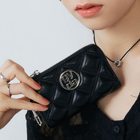 [^ԁFGY-W353]sV[YtDOUBLE QUILTING / _uLeBONXɃ_uCŃLeBO{VV[YG̗ǂ߂ƂƂɃfUC߂Ă܂{̂ɂ"gyda"̃T[N^tAVvȂGbW̌fUCɃx[VbNɂubNEAC{[ɍGڃJ[̃bhS3FWJfUCɍ킹Ax[VbNJ[̃ubNELEAC{[3FWJɁBǂȕɂD܂VvȃfUCő蕨ƂĂ߂̃V[YłBsitƕ֗ȃACeƂĐlCgL[P[Xh̒łɐlCW߂̂Lt@Xi[BAɎg߂ׂɃL[P[X{̂ɃiXJt܂BiXJt鎖Ńxg[vɕtAobOɕt肷鎖ŁAobO̒ŒTKv܂Bɂ̓X}[gL[̎[ɕ֗ȃL[O5{̃JM[oL[OAiKvȃJM1ɂ܂Ƃ߂Ď^Ԏ\ɁBƔwʂɃt[|PbgAJ[hL[Ȃǂ̎[\BNԃL[P[X͑؂ȕւ̑蕨ƂĂ߂łBsuhtGYDA / WFC_- L.A CASUAL -CLA̋CC[WBIi炵̂̃CIoAVvȃACeVGbgF⏬ŃGbWBɃX^COBJWAŐFĈIi̎q̃X^CĂ܂sXybNtJ@FLt@Xi[JdlFL[O~1 / L[z_[~5 / t[|Pbg~2wʎdlFt[|Pbg~2̑dlFiXJtstitpBOX