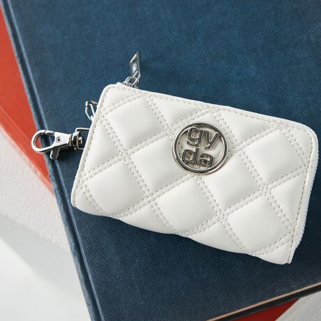 [^ԁFGY-W353]sV[YtDOUBLE QUILTING / _uLeBONXɃ_uCŃLeBO{VV[YG̗ǂ߂ƂƂɃfUC߂Ă܂{̂ɂ"gyda"̃T[N^tAVvȂGbW̌fUCɃx[VbNɂubNEAC{[ɍGڃJ[̃bhS3FWJfUCɍ킹Ax[VbNJ[̃ubNELEAC{[3FWJɁBǂȕɂD܂VvȃfUCő蕨ƂĂ߂̃V[YłBsitƕ֗ȃACeƂĐlCgL[P[Xh̒łɐlCW߂̂Lt@Xi[BAɎg߂ׂɃL[P[X{̂ɃiXJt܂BiXJt鎖Ńxg[vɕtAobOɕt肷鎖ŁAobO̒ŒTKv܂Bɂ̓X}[gL[̎[ɕ֗ȃL[O5{̃JM[oL[OAiKvȃJM1ɂ܂Ƃ߂Ď^Ԏ\ɁBƔwʂɃt[|PbgAJ[hL[Ȃǂ̎[\BNԃL[P[X͑؂ȕւ̑蕨ƂĂ߂łBsuhtGYDA / WFC_- L.A CASUAL -CLA̋CC[WBIi炵̂̃CIoAVvȃACeVGbgF⏬ŃGbWBɃX^COBJWAŐFĈIi̎q̃X^CĂ܂sXybNtJ@FLt@Xi[JdlFL[O~1 / L[z_[~5 / t[|Pbg~2wʎdlFt[|Pbg~2̑dlFiXJtstitpBOX