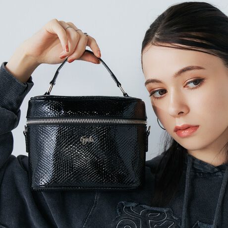 [^ԁFGY-B365]sV[YtPYTHON EMBOSS / pC\G{XpC\G{XSʂɎ{GbWfUC̐VV[YŜ̃N[Ȉۂɍ킹ےIȃS^FœꂵubNEGڃJ[̐[݂̂郌bhEO[J[̃~bNX3FWJsitڂɉojeB|[`̂܂܃obOւƕωojeBobOBO\ȃ`F[V_[tAnhobOƂĂV_[obOƂĂg܂BEht@Xi[ő傫JAɎ[̂ڂŕ̂֗ȃ|CgBig͂AqJWAȃp[eBȂǂłg܂BsuhtGYDA / WFC_- L.A CASUAL -CLA̋CC[WBIi炵̂̃CIoAVvȃACeVGbgF⏬ŃGbWBɃX^COBJWAŐFĈIi̎q̃X^CĂ܂sXybNtJ@Ft@Xi[JdlFt[|Pbg~1stitۑ / `F[V_[