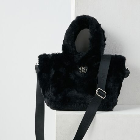 [^ԁFGY-B381]sV[YtFAKE FUR BAG / tFCNt@[obOH~ɎȂtFCNt@[obOGYDA炵Ƃʂ݂̂悤ȂSñt@[obORpNgȃTCYɎdグ鎖ŖȂACeɎdグ܂x[VbNJ[̃ubNEzCgɏH~ڂ̃Ip[hS3FWJsitڂɒgȂƂt@[obOBt̃V_[t鎖ŃV_[obOƂĂg2WAYdlɁBV_[ɂ̓S̃V_[gpBx[VbNȃfUCȂtgɂ̓T[N^t鎖GYDA炵vXBRpNgȃTCYȂɂ̓t[|PbgAobO̒ƂĂ܂Sz܂BsuhtGYDA / WFC_- L.A CASUAL -CLA̋CC[WBIi炵̂̃CIoAVvȃACeVGbgF⏬ŃGbWBɃX^COBJWAŐFĈIi̎q̃X^CĂ܂sXybNtJ@F}OlbgzbNJdlFt@Xi[|Pbg~1 / t[|Pbg~1 / {gz_[~1wʎdlFt[|Pbg~1stitV_[