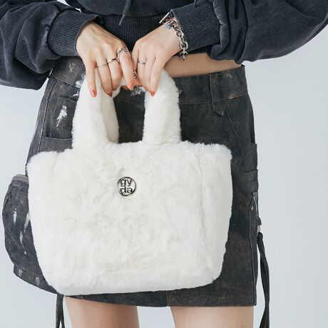 [^ԁFGY-B381]sV[YtFAKE FUR BAG / tFCNt@[obOH~ɎȂtFCNt@[obOGYDA炵Ƃʂ݂̂悤ȂSñt@[obORpNgȃTCYɎdグ鎖ŖȂACeɎdグ܂x[VbNJ[̃ubNEzCgɏH~ڂ̃Ip[hS3FWJsitڂɒgȂƂt@[obOBt̃V_[t鎖ŃV_[obOƂĂg2WAYdlɁBV_[ɂ̓S̃V_[gpBx[VbNȃfUCȂtgɂ̓T[N^t鎖GYDA炵vXBRpNgȃTCYȂɂ̓t[|PbgAobO̒ƂĂ܂Sz܂BsuhtGYDA / WFC_- L.A CASUAL -CLA̋CC[WBIi炵̂̃CIoAVvȃACeVGbgF⏬ŃGbWBɃX^COBJWAŐFĈIi̎q̃X^CĂ܂sXybNtJ@F}OlbgzbNJdlFt@Xi[|Pbg~1 / t[|Pbg~1 / {gz_[~1wʎdlFt[|Pbg~1stitV_[