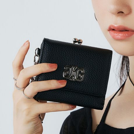 [^ԁFGY-W342]sV[YtPLAIN / v[V{gpVvȃfUC̐VV[YBlC̍S^gpAIWi`[tfUCBfUCɍ킹Ax[VbNJ[̃ubNELEAC{[3FWJɁBǂȕɂD܂VvȃfUCő蕨ƂĂ߂̃V[YłBsitRpNgȃTCYŏȃobO̎ɂ􂵂Ă~jzBVvȃfUC̒ɍz㕔ɌfUCBȃTCYƂ͗ɏ[̎[͂˔Aɂ͏[J[h|PbgĂ܂Bx[VbNȃfUCő蕨ƂĂ߂łBsuhtGYDA / WFC_- L.A CASUAL -CLA̋CC[WBIi炵̂̃CIoAVvȃACeVGbgF⏬ŃGbWBɃX^COBJWAŐFĈIi̎q̃X^CĂ܂sXybNtJ@FzbNJdlFJ[h|Pbg~8 / D~1 / K~1(d؂肠)stitpBOX / `[