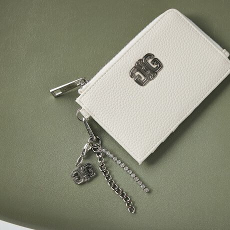 [^ԁFGY-W344]sV[YtPLAIN / v[V{gpVvȃfUC̐VV[YBlC̍S^gpAIWi`[tfUCBfUCɍ킹Ax[VbNJ[̃ubNELEAC{[3FWJɁBǂȕɂD܂VvȃfUCő蕨ƂĂ߂̃V[YłBsitƕ֗ȃACeƂĐlC̍gRCP[XhBLt@Xi[̓KoƑ傫JAɎ[Kc₷dlłBɂ̓t[|PbgAV[gȂǂ𕪂ĊǗ鎖\Bwʂɂ̓J[h|PbgĂ̂ŁAtOgP[XƂĂg\łBobO̒ɔE΂Ă΂Ƃɕ֗ȃACeB蕨ƂĂ߂łBsuhtGYDA / WFC_- L.A CASUAL -CLA̋CC[WBIi炵̂̃CIoAVvȃACeVGbgF⏬ŃGbWBɃX^COBJWAŐFĈIi̎q̃X^CĂ܂sXybNtJ@FLt@Xi[JdlFt[|Pbg~1wʎdlFJ[h|Pbg~3 / t[|Pbg~1̑dlFiXJtstitpBOX / `[