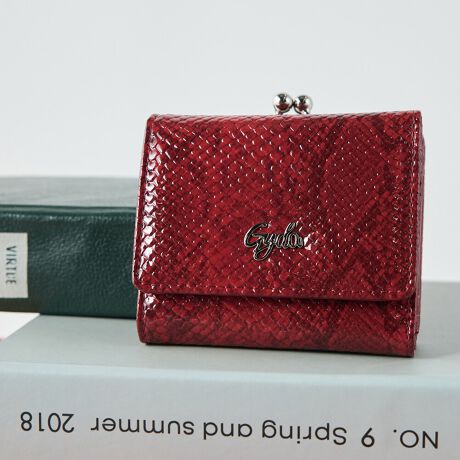 [^ԁFGY-W362]sV[YtPYTHON EMBOSS / pC\G{XpC\G{XSʂɎ{GbWfUC̐VV[YŜ̃N[Ȉۂɍ킹ےIȃS^FœꂵubNEGڃJ[̐[݂̂郌bhEO[J[̃~bNX3FWJsitN[ȃfUCɑ΂ď㕔ɂ傱ƏoĂRpNgȂzBȃobO̎ɕ֗ȃTCYŎ̂ЂɎ܂邨z͎g肪QłBRpNgȃTCYƂ͗ɏ[̎[͂Aɂ͏\ȃJ[h|PbgĂ܂BfUC̍Ƌ@\̍ő蕨ƂĂ߂̃ACełBsuhtGYDA / WFC_- L.A CASUAL -CLA̋CC[WBIi炵̂̃CIoAVvȃACeVGbgF⏬ŃGbWBɃX^COBJWAŐFĈIi̎q̃X^CĂ܂sXybNtJ@FzbNJdlFJ[h|Pbg~8 / D~1 / K~1(d؂肠)stitpBOX