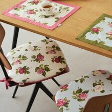 ローラ アシュレイ(LAURA ASHLEY)のカミール柄 シートクッション