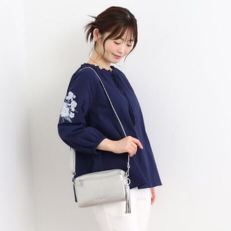 [^ԁFN9801035]yfUCz肵fފłJWAɎĂWbvfUCBTChɂĂtW|CgłB[AVC̃SvgĂ܂BV_[xg͒߉\Ȃ̂ŁAX^COɍ킹܂B|PbgFO~2 ~2yfށzƂV{ŏîfނłBƖ̊֌WɂAۂFČꍇ܂B܂Ap\REX}[gtHȂǂ̊ɂA኱iƉ摜̃J[قȂꍇ܂Bd:295g(Tvd)