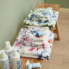 ローラ アシュレイ(LAURA ASHLEY)のローザリンド柄 シャーリングプリント バスタオル