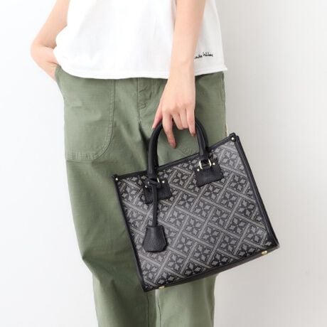 [^ԁFN9801067]y~X^[W[YzjIȉe󂯂NVbNȊ􉽊w͗l̕B\ꂽۂɍłlĈfUĈЂƂƂȂA2013N60NLORNVƂĐVȃJ[oG[VŕꂽfUCByfUCz؂₩ȃ~X^[W[Yvgg[gobOBt̃Xgbvgp΃V_[obOƂĂg܂B傫TCYpӂĂ܂BydlzE|PbgF~1Ɩ̊֌WɂAۂFČꍇ܂B܂Ap\REX}[gtHȂǂ̊ɂA኱iƉ摜̃J[قȂꍇ܂Bd:645g