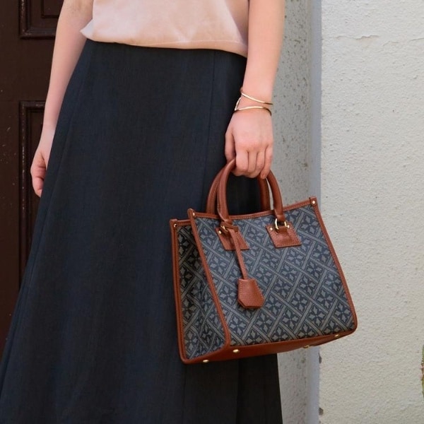 [}C]yv^V_[xgt^STCYz~X^[W[Y obO/[ AVCiLAURA ASHLEYj lCr[i194j