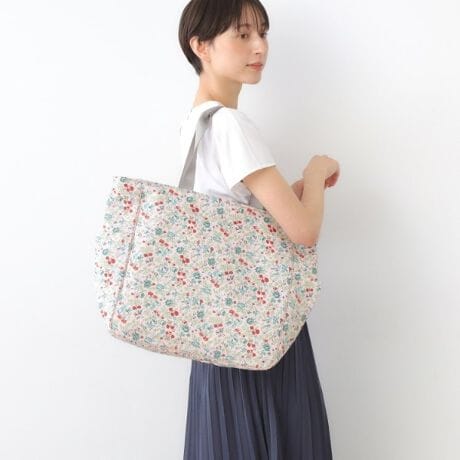 [^ԁFN9911392]yT TN^z1988NɃ[ AVC̃t@bV RNVƂĔ\ꂽ̃vǵAG߂̗t̒ɍ炫ւo`͓IȍiłByfUCzL[P[X̎ɂ͂߂|Pbgtg[gobOłB}`ɂTChɃ|PbĝŒɎo܂肽݂̎PݕĂ܂Bɂ傫ڂ̎d؂t|PbgAO\ȒtAobO{̂̓t@Xi[ŉוяoȂ悤߂邱ƂôŁA@ɎރobOT̂oAfC[gɂ֗ȃobOłByfށzvgɂ͂H̐ngpĂ܂BShł͂܂BydlzE|PbgF~3 O~3EA4t@C[Ɩ̊֌WɂAۂFČꍇ܂B܂Ap\REX}[gtHȂǂ̊ɂA኱iƉ摜̃J[قȂꍇ܂Bd:285g