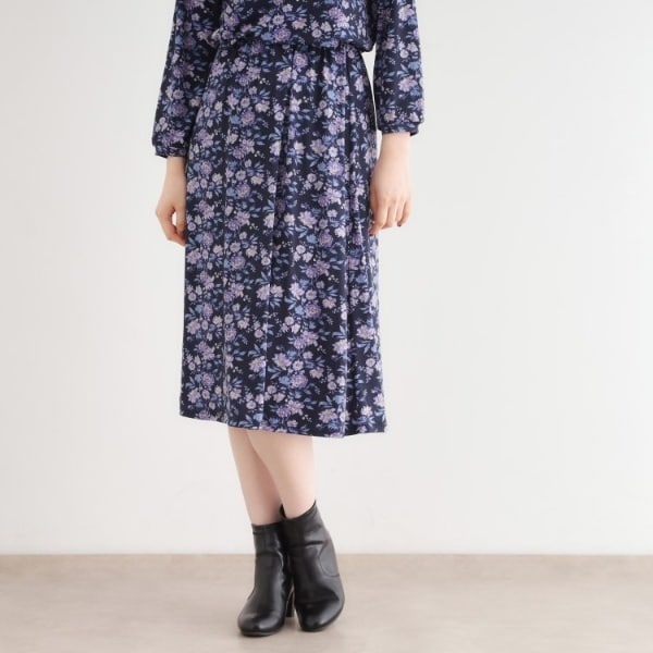 ローラアシュレイLAURA ASHLEY13号新品タグ付薔薇スカートキャミソール ローラアシュレイLAURA ASHLEY13号新品タグ付薔薇スカート