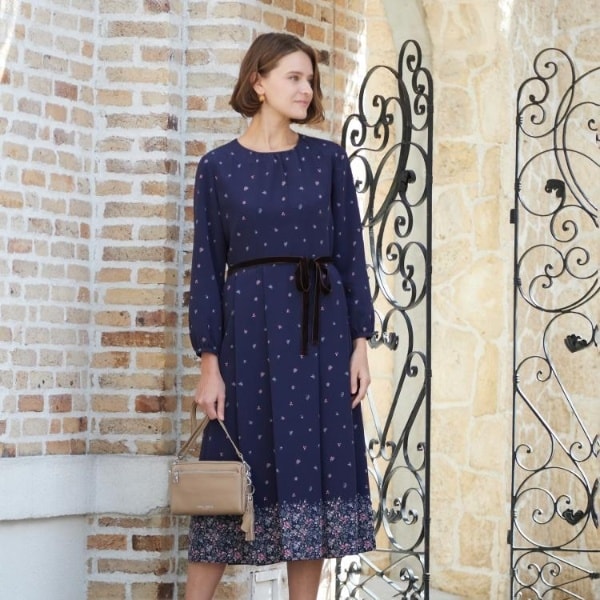 [}C]y􂦂^ACezC[ o^tCY s[X/[ AVCiLAURA ASHLEYj lCr[i194j