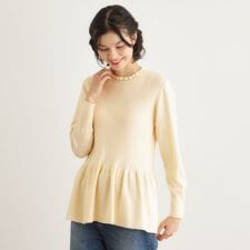 【洗える／ウール混／サスティナブル素材】フリルネックペプラム プルオーバーニット