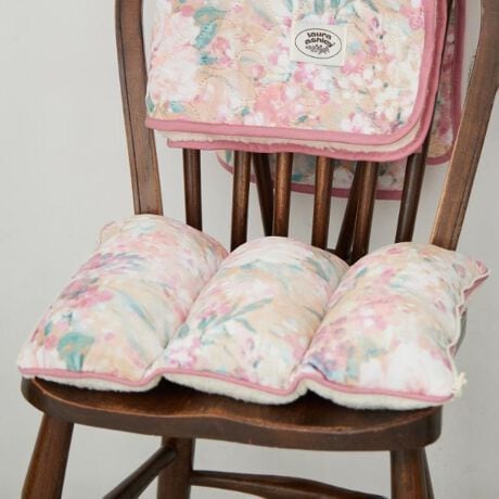 [^ԁFN9951059]yCrzCŕAJ̃CObVK[f̃GbZX𑨂A`ꂽfUCłB傫ȃVNNƃô̐Fp^[́AGIȃX^CŁAǂȃCeAɂ𒴉zGKX炵܂B~jNbV{X^[ƂāAwĂƂāAt@Xi[LăV[gNbVƂđprłg܂Bo[VuI[vt@Xi[̂߁AvgʁA{Aʗ̕\y݂݂܂BƖ̊֌WɂAۂFČꍇ܂B܂Ap\REX}[gtHȂǂ̊ɂA኱iƉ摜̃J[قȂꍇ܂B