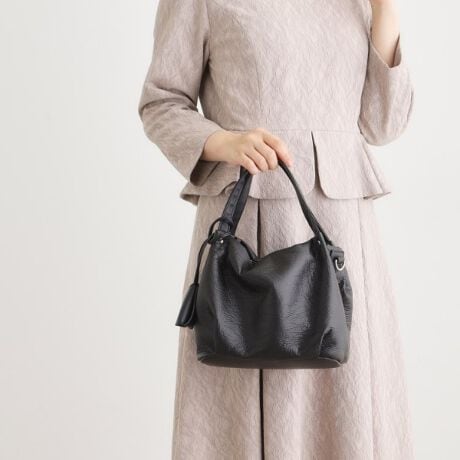 [^ԁFN9801076]yfUCzƂۂ݂̂邩킢炵tH̃obOVoB|Pbg̓t@Xi[t܂߂3[͂ǂłBt̃RCP[X͎O\łBnɂ̓V[Y\长AGr[ t[vgĂ܂B|Pbg~3AO|Pbg~1BV_[RtByfށz炩yfށƖ̊֌WɂAۂFČꍇ܂B܂Ap\REX}[gtHȂǂ̊ɂA኱iƉ摜̃J[قȂꍇ܂Bd:335g