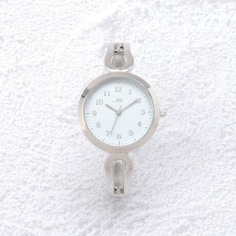 [^ԁF41024649]yfUCzȒPɕtoOEHb`B_炩XvOł₷ĊO₷AANZT[ołɂ܂BP[XTCYF30mmP[X݁F8mmohaF45~54mmdF33.8gƖ̊֌WɂAۂFČꍇ܂B܂Ap\REX}[gtHȂǂ̊ɂA኱iƉ摜̃J[قȂꍇ܂B