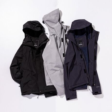 DꂽhƍGORE-TEX INFINIUM 2Layer Fabrics with WINDSTOPPER(R) product technology\nɎgp}Eep[J[BAE^[̒ԁA}Eep[J̓pcY܂Ƃ킹邱Ƃoėp̍ACeŁÃACeƂɍ킹A͂Ŋ􂵂Ă܂BLV[Ŋ􂷂ėp̍1ƂȂĂ܂BƕɃGbŴ|PbgdlŁAV[vȃfUC̎dオɁBgbLOLṽAEghAV[݂̂Ȃ炸AfC[[XɂK1ƂȂĂ܂BDETAILEx[VbNȃt[ȟ^̃u]E\ʂɃ|Pbg4zuEtg͑OĎdĂɁA̓t@Xi[dl̂Qd\ɂAnClbNfUCƂȂX^CbVȈہE|Pbg͎~t@Xi[dlE̓xNdlEɃh[XgO𒲐邱ƂŁA̕NhEt[hɂh[XgOtAVGbg𒲐\Ewɂ́u+phenixv̎hJFABRICEGORE-TEX INFINIUMdlEHɂJeAɂE􂢉\E\n͌yʑfSTYLINGEt[ȟ^̃x[VbNȃWPbǵACgAE^[ƂċG߂̕ςڂ̊􂵂Ă܂EXEFbgjbgȂǂƍ킹JWAȃX^OAVcȂǂ킹LCڂɂIXXEt[h␞̃h[XgOȂǊeɃAWX^[Ả̒߂ɖ𗧂Ƃ͂AiăVGbg̒yނƂ\[^:POO-21023]--------------------------------------------------------------------------y +phenix vXtFjbNX z1952Nɓ{ŒaXL[EGAuhgPHENIX hwXm[ANeBreB[̊yǋA`邱ƁBx̃S[̂ȂuhRZvgƋ70Nԑ葱Ă܂BAJ⃈[bp傫xƂĂfUCZp{Ƃb܂ꂽ̒ŊJ邱ƂŁAEgbvx𑖂葱܂łɂȂ܂Buh˓̃v_NgRZvg70N̎oDNAƂȂAVȃtB[hƗݍẴpbVL邱ƂɂȂ܂BVȃtB[h{ivXjAʂɐiVtFjbNXB