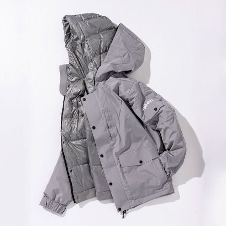 DꂽhƍGORE-TEX INFINIUM 2Layer Fabrics with WINDSTOPPER(R) product technology\nɎgpBۉQ̃_EWPbgBۉւȂtgOāAtbv|PbgA͈dlɂ邱ƂŁA肵fUCɎdグ܂B̓IȃLeBOH𗠖ʂɎ{ƂŁAۉ荂߂ĂA~̌ɂς悤dlɁBDETAILE̓xNŁAXgXt[ŊJ\E\ɂ̓tbvt|Pbg2ŁAォdlɁEg̓̋ɁA|PbgzuE{[̂t[h̓_udlAhbg{^łƗ߂݌vẼh[XgO𒲐邱ƂŁA̋Ȃǂɕ̐Nh܂EɁu+phenixṽ̗ShJFABRICEGORE-TEX INFINIUMgpEHɂJeAɂE\n͌yʑfށE600tBp[̍i_EɂAyʂۉSTYLINGEe[p[h̃VGbg̃fjXLj[Ȃǂō킹ƃ{[̂VGbgۗ܂EChpc킹S̓IɃbNXVGbgɂAJWAɂ܂Ƃ߂̂IXXE񂾃J[킹ȂǂŁAȂꊴ̉oo܂EZ߂ɐݒ肵Ci[o悤ȃCOX^CO\[^:POO-21036]----------------------------------------------------------------------------y+phenix vXtFjbNXz1952Nɓ{ŒaXL[EGAuhgPHENIX hwXm[ANeBreB[̊yǋA`邱ƁBx̃S[̂ȂuhRZvgƋ70Nԑ葱Ă܂BAJ⃈[bp傫xƂĂfUCZp{Ƃb܂ꂽ̒ŊJ邱ƂŁAEgbvx𑖂葱܂łɂȂ܂Buh˓̃v_NgRZvg70N̎oDNAƂȂAVȃtB[hƗݍẴpbVL邱ƂɂȂ܂BVȃtB[h{ivXjAʂɐiVtFjbNXB