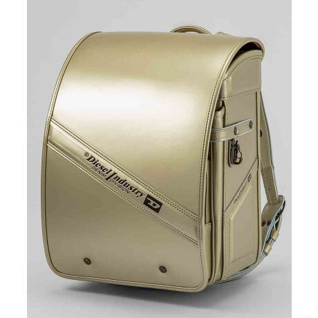 [^:DISR-22006]yaVȃJ[Rrl[Vy߂郂fzDIESELfj̃VOj`[łuhSG{XHŎ{A|CgŃJ[؂ւfUCIBV[Y͐VFɃAbvf[gAaVȃJ[Rrl[Vy߂DIESEL炵N[ŃX^CbVȃfUCByfBeB[z<^b`bN>邾ŎŃbNBqlłȒPɑł܂B<}`>G{XŃSfUCꂽTChplBX^bYt̑O߃xg̏㉺ɂ́AtN^[(ˍ)gpB<wJ>wJɂ͌xg̊pxRg[ARȎpŊyɔw悤ɊJꂽuEBOwJv̗pB<tN^[>O߁Axgɂ͖铹̂q܂̈S郊tN^[(ˍ)gpĂ܂B<|PbgfUC>O|Pbgɂ̓uhS̎hJ {Ă܂B<|Pbgdl>O|Pbg̓ɂ̓l[J[h DJtĂ܂B<IWi>t@Xi[̈ɂ́ADIESELSfUCꂽIWip[cgpB<uC}G{X>xgɂ͍EDJƃL[z_[ zu܂ByhZCۏ؂ɂāz̃hZ͊FlɈSĂgp߂ɁAdȂiǗyьoĂ͂vĂ܂B̕s̏̍ۂɂ͉L⏞͈͂ɂďCv܂B܂Ai͂̍ۂɂ́uhZCۏ؏v𓯕܂Bۏ؊Ԃ͂w6NԂƂȂ܂B<hZi̕⏞͈͂ɂ܂>Аi̕iɂ܂Ă͖S̑̐ŐvĂ܂Aۏ؊ԓɕБ̐ӔCɂȀႪꍇɂ͖ɂďCs킹Ē܂BA̍ڂɊYꍇ́A̕⏞͈͂珜OĒ̂ƒv܂BELɋN̏s̏ꍇȄs̌[iȊO̗RɂꍇE΍ЁAnkAQAȂVВnρAQAQ̎R/ݒuɂꍇEЃT[rXȊOɂCAɋNꍇȂAł⏞͈͔͂[iP̂̕⏞Ӗ̂ŁA[ǐ̏ႩU钼ړIAԐړIQ(ȋQ܂͑A편vA@)ɂ܂ẮAȂ鑹Q⏞珜OĒ̂Ƃ܂B<LCƂȂ ̏Ej(sӂ̈ӁA戵A{̗prȊOł̎戵ɂĔ̏)>FnT~AJb^[Ȃǂ̐؂菝ǂȂǂŎCĂłjF]񂾂AԂAXg[uŏĂĂ܂jAԂFhZɒʏgp͈̔͂𒴂镉ׂԂό`F{[y}WbNŏĂ܂ꓙLLړeȊOɂ̏Ejeɂ܂Ă͗LCƂȂꍇ܂̂ŗ\߂܂BDIESELfB[[DIESEL̓fj͂߁AApAANZT[̕LRNV񋟂A vVIȃC^[iViECtX^CEuhB1978N̑nȗADIESEL̓fjƊẼpCIjAA v~AEJWAEEFÃuhւƖiA ̃OWA[sƂJWAsƂقȂ鑶݂ƂāA młnʂzĂBڊo܂𐋂ŁA MAAȕ\ےuhƂĂ DIESEL̓Nŵ͍ςȂB VѐSӂ郆j[NȃfUC Ẽt@𖣗ĂBATTENTIONiʐ^͂ł茻iČ悤ɐSĂ܂Ap̃j^[ɂ荷ق܂BTCYdȂǂɑ̌̍ꍇ܂Bi̎dlуfUC͉P̂߁A\ȂύXꍇ܂B