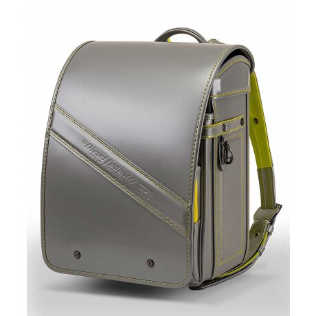 [^:DISR-20002]yG{XSƖLxȃJ[oG[VzDIESELfj̃VOj`[łuhSG{XHŎ{A|CgŃJ[؂ւfUCIBubNƃbh̒ԃJ[̑AzFႢ̃ubN~u[AubN~bhAWiȌ򂪖͂̃p[J[2FAĊ炩ȋAzVo[̑S7FWJ̃CibvłByfBeB[z<^b`bN>邾ŎłƃbNBql̐ɍ킹ČŒEɍLu~bNv̗pB<}`>G{XŃSfUCꂽTChplBO߃xg̏㉺ɂ́AtN^[(ˍ)gpB<wJ>wJɂ͌xg̊pxRg[ARȎpŊyɔw悤ɊJꂽutBbgv̗pB<tN^[>Axgɂ͖铹̂q܂̈S郊tN^[(ˍ)gpĂ܂B<|PbgfUC>O|Pbgɂ́ADIESELS̎hJ{ĂAꂼɂhJJ[́B<|Pbgdl>O|Pbg̓ɂ́ARCŐLkL[z_[DJtĂ܂B<IWi>t@Xi[̈ɂ́ADIESELSfUCꂽIWip[cgpB<uC}G{X>xgɂ́Auh̃ACRł郂qJ̃G{XS{Ă܂ByhZCۏ؂ɂāz̃hZ͊FlɈSĂgp߂ɁAdȂiǗyьoĂ͂vĂ܂B̕s̏̍ۂɂ͉L⏞͈͂ɂďCv܂B܂Ai͂̍ۂɂ́uhZCۏ؏v𓯕܂Bۏ؊Ԃ͂w6NԂƂȂ܂B<hZi̕⏞͈͂ɂ܂>Аi̕iɂ܂Ă͖S̑̐ŐvĂ܂Aۏ؊ԓɕБ̐ӔCɂȀႪꍇɂ͖ɂďCs킹Ē܂BA̍ڂɊYꍇ́A̕⏞͈͂珜OĒ̂ƒv܂BELɋN̏s̏ꍇȄs̌[iȊO̗RɂꍇE΍ЁAnkAQAȂVВnρAQAQ̎R/ݒuɂꍇEЃT[rXȊOɂCAɋNꍇȂAł⏞͈͔͂[iP̂̕⏞Ӗ̂ŁA[ǐ̏ႩU钼ړIAԐړIQ(ȋQ܂͑A편vA@)ɂ܂ẮAȂ鑹Q⏞珜OĒ̂Ƃ܂B<LCƂȂ ̏Ej(sӂ̈ӁA戵A{̗prȊOł̎戵ɂĔ̏)>FnT~AJb^[Ȃǂ̐؂菝ǂȂǂŎCĂłjF]񂾂AԂAXg[uŏĂĂ܂jAԂFhZɒʏgp͈̔͂𒴂镉ׂԂό`F{[y}WbNŏĂ܂ꓙLLړeȊOɂ̏Ejeɂ܂Ă͗LCƂȂꍇ܂̂ŗ\߂܂BDIESELfB[[DIESEL̓fj͂߁AApAANZT[̕LRNV񋟂A vVIȃC^[iViECtX^CEuhB1978N̑nȗADIESEL̓fjƊẼpCIjAA v~AEJWAEEFÃuhւƖiA ̃OWA[sƂJWAsƂقȂ鑶݂ƂāA młnʂzĂBڊo܂𐋂ŁA MAAȕ\ےuhƂĂ DIESEL̓Nŵ͍ςȂB VѐSӂ郆j[NȃfUC Ẽt@𖣗ĂBATTENTIONiʐ^͂ł茻iČ悤ɐSĂ܂Ap̃j^[ɂ荷ق܂BTCYdȂǂɑ̌̍ꍇ܂Bi̎dlуfUC͉P̂߁A\ȂύXꍇ܂B