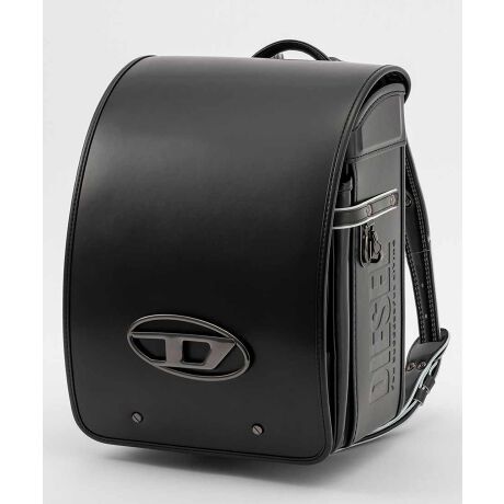 [^:DISR-23009]˂A_ŃN[ȘȂ܂ɎWBӂ郁^dlD}[NBN₩ȃJ[OB܂ŃX|[cJ[̂悤ȁAǂ܂łꂽrWAAN[ȑ݊o܂BԂɂ̓IWivg{Aו܂Ńuh̃GbZXՂ肿΂߂܂BfBeB[<^b`bN>邾ŎŃbNBqlłȒPɑł܂B<wJ>wJɂ͌xg̊pxRg[ARȎpŊyɔw悤ɊJꂽuEBOwJ v̗pB<tN^[>O߁Axgɂ͖铹̂q܂̈S郊tN^[(ˍ)gpĂ܂B<|PbgfUC>O|Pbgɂ́AuhS̎hJ{Ă܂B<|Pbgdl>O|Pbg̓ɂ̓l[J[h DJtĂ܂B<IWi>t@Xi[̈ɂ́ADIESELSfUCꂽIWip[cgpB<xg>xgɂ͍EDJƃL[z_[zu܂BhZCۏ؂ɂẴhZ͊FlɈSĂgp߂ɁAdȂiǗyьoĂ͂vĂ܂B̕s̏̍ۂɂ͉L⏞͈͂ɂďCv܂B܂Ai͂̍ۂɂ́uhZCۏ؏v𓯕܂Bۏ؊Ԃ͂w6NԂƂȂ܂B<hZi̕⏞͈͂ɂ܂>Аi̕iɂ܂Ă͖S̑̐ŐvĂ܂Aۏ؊ԓɕБ̐ӔCɂȀႪꍇɂ͖ɂďCs킹Ē܂BA̍ڂɊYꍇ́A̕⏞͈͂珜OĒ̂ƒv܂BELɋN̏s̏ꍇȄs̌[iȊO̗RɂꍇE΍ЁAnkAQAȂVВnρAQAQ̎R/ݒuɂꍇEЃT[rXȊOɂCAɋNꍇȂAł⏞͈͔͂[iP̂̕⏞Ӗ̂ŁA[ǐ̏ႩU钼ړIAԐړIQ(ȋQ܂͑A편vA@)ɂ܂ẮAȂ鑹Q⏞珜OĒ̂Ƃ܂B<LCƂȂ ̏Ej(sӂ̈ӁA戵A{̗prȊOł̎戵ɂĔ̏)>FnT~AJb^[Ȃǂ̐؂菝ǂȂǂŎCĂłjF]񂾂AԂAXg[uŏĂĂ܂jAԂFhZɒʏgp͈̔͂𒴂镉ׂԂό`F{[y}WbNŏĂ܂ꓙLLړeȊOɂ̏Ejeɂ܂Ă͗LCƂȂꍇ܂̂ŗ\߂܂BDIESELfB[[DIESEL̓fj͂߁AApAANZT[̕LRNV񋟂A vVIȃC^[iViECtX^CEuhB1978N̑nȗADIESEL̓fjƊẼpCIjAA v~AEJWAEEFÃuhւƖiA ̃OWA[sƂJWAsƂقȂ鑶݂ƂāA młnʂzĂBڊo܂𐋂ŁA MAAȕ\ےuhƂĂ DIESEL̓Nŵ͍ςȂB VѐSӂ郆j[NȃfUC Ẽt@𖣗ĂBATTENTIONiʐ^͂ł茻iČ悤ɐSĂ܂Ap̃j^[ɂ荷ق܂BTCYdȂǂɑ̌̍ꍇ܂Bi̎dlуfUC͉P̂߁A\ȂύXꍇ܂B