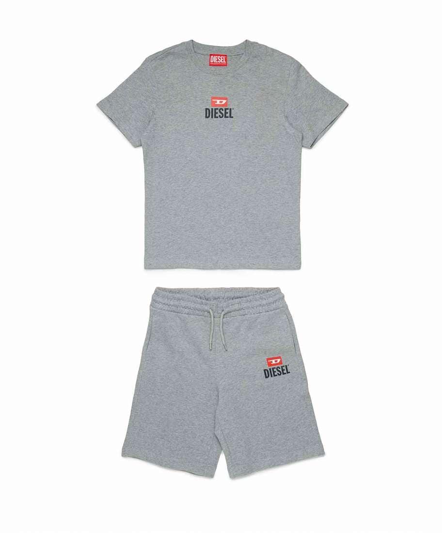 洗練されたデザインDIESEL KIDS Tシャツ&ショートパンツ セット 4Y