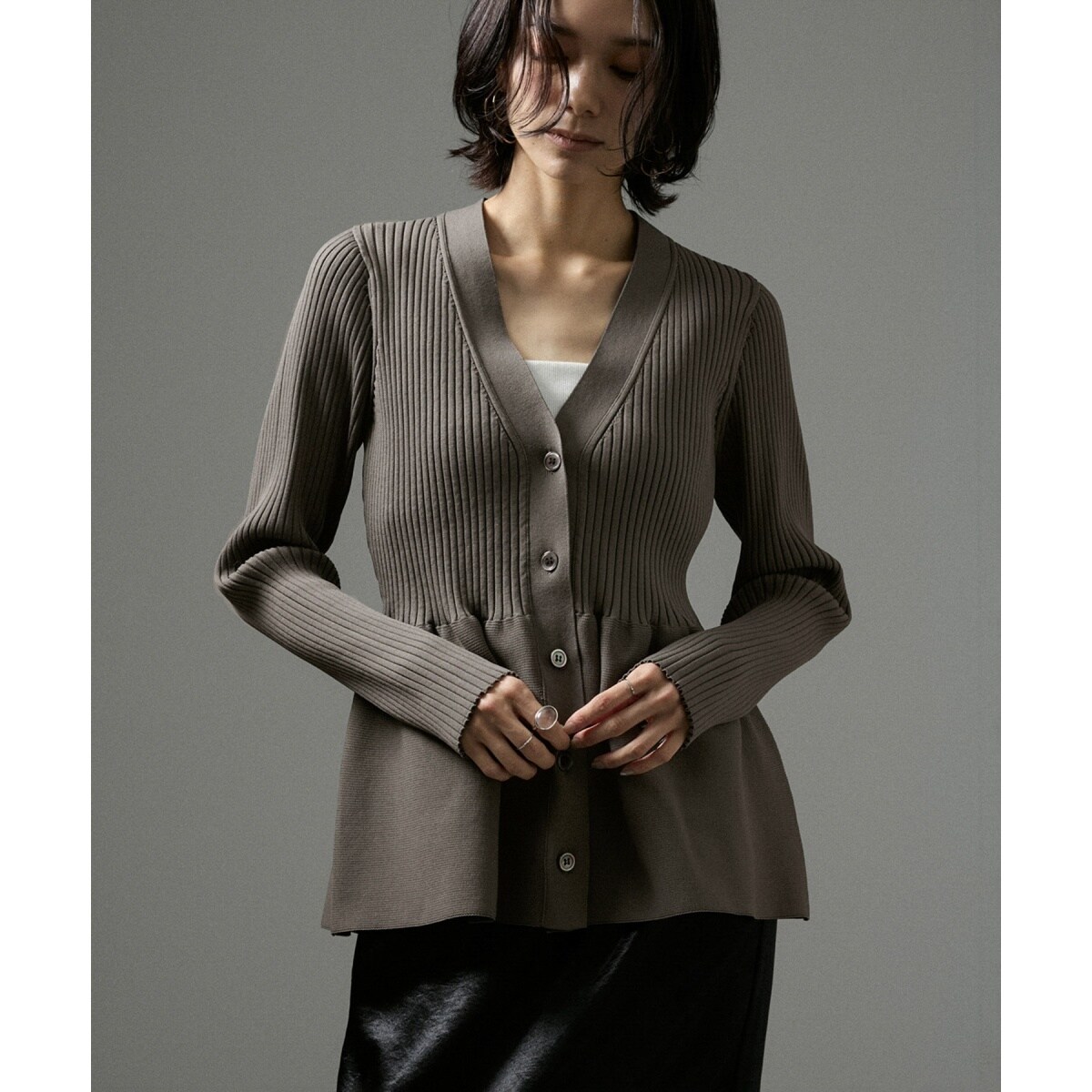 WEB限定】Vネックペプラムカーディガン【洗える】 | サロン