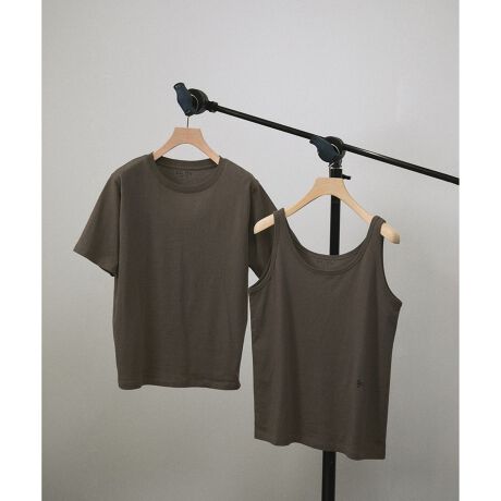 [^ԁFSHM25070]fUC/VGbgfނVGbgɂ蔲A^NgbvTVc2ZbgɂȂASALONIWĩpbNTłB^Ngbv͒悢ƂÂɊYtBbĝVGbgłƃfBCNȈۂɁB̃IWiGuC_[ANZgBTVc̓VvȂ܂悢gɂl̃x[VbNTVcłBRpNgȈۂȂ̂̃CEȂ▭ȂƂ̂VGbg|CgBAEgłCłlɂȂ钅oXɂĂ܂B1ƂĂCi[ƂĂI[V[Y񂵉\Ȗ\ACełBIWifUC̃WbvtpbP[ẂA@ׂȃVA[fUCŁAs[Ȃǂɍėp܂Bfޓxl߂ɕ҂ނƂœKxȃnA\ʂ̂Jbg\[ngpĂ܂Bɕ\ʂ̖щH}H{ACi[ɍœKȊ炩ȃVL[^b`ɎdグĂ܂BRbg100̂߁AʋCAzɗDꊾ΂ދG߂KȒSn̐nłBł\/}VEHbVuȂ̂|CgBN[ȃItzCgAl̔jAXJ[LAVbNȃubN3FWJłBR[fBl[g^Ngbv́AVcVA[uEX̃Ci[ƂĂd󂵂܂BTVc̏Ƀ^Nd˂X^CO߂łBTVc̓ANZT[{gŃJWAȃX^CALC߂ȃX^COɂLg1łBfg:174cm pTCY:F[[[[[[[[[[nFȂ򊴁FȂFȂ|PbgFȂLkF萶ňF┖[[[[[[[[[[