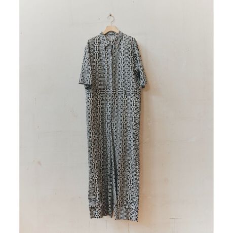 [^ԁFSHY35230]fUC/VGbgbNXȂAcCChVGbgX^CAbvI[CB܂茩lbNCƁA悢őlJWAɂ҂BEGXg͓̃hXgdlŃTCYȒPBuEWOŏ䊴VGbg̕ωy߁AO[vgΊȈՃxgƂĂB^uŃVGbgAW\ȂA֗ȃTCh|PbgtB1ŃT}ɂȂDGACełBfރoeBEt@ubNXւu^i[vngpBVN̂悤ȌƊ炩ȗȒfނŁAyƂȂ₩Ah[vɗDĂ܂BG肪_炩AŎ􂢉\Ȃ̂|CgBƂɃVL΂ĉAΐF򂹖h~ɁBuFUTURLIBERTYvȃN`GłCeAfUCi[łtFfREtHPƃoeB̃R{[VB悤Ȋ􉽊w͗lAƂۉAY~JȃCȂǁAtHP̌|pIZXƃoeB̏nNtg}VbvZRNVłBVѐŜR[WƂVȃvgŁANVbNȃfUCtbVAƔhȖ邳fUCւƕω܂Bł͓WJĂ炸ASALON̕ʒŃ^i[ɃvgĂ܂BR[fBl[g1Ō܂ACeB{^JăCi[ōF̂߁BVvȉẴR[f؂₩ɉoAfC[烊][g܂ŕL􂵂܂BoeBV[YꗗEiԍFSHY35230@iFoeBI[CEiԍFSHS35230@iFoeBpcEiԍFSHX45120@iFoeB~jg[gobOEiԍFSHZ45070@iFoeBVVEiԍFSHZ45080@iFoeB}`R[hlbNXfg:166cm pTCY:FicqwAjfg:174cm pTCY:FiEtwAj-----------------------------nFȂ򊴁FȂFȂEGXgFЂ|PbgFLkFȂňF肻̑dlF䗃d-----------------------------