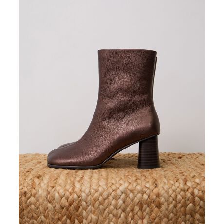 [^ԁFSHA45090]fUC^VGbgGڂ̃{[XNGAgD̗pq[V[gu[cBVvȂ݊̂郂[hȃVGbgŁAR[fBl[giグĂꑫłB芴̂鑾߂̉~q[ɂƂ芴^AԂ̒płɂ̂́B~j}ȃfUCȂAgDƃq[̃fBeB[Ń[hoAJWALC߂܂ŕLX^COɑΉ܂BubNAuY2FWJłBfރAbp[ɂ́A悢nƂȂ₩˔X[X̋vgpBvȂł͂̎RȃV{cAقǂɑɓޖ{ih̑fފłBCjOɂ͓؊v̍v̗pA_炩ȔƒʋC̗ǂmہBڂ̍ƁAfC[Ɏgp˔ꑫłBTCYi\Lj36i{TCYj23.0cmi\Lj36 1/2i{TCYj23.5cmi\Lj37i{TCYj24.0cmi\Lj37 1/2i{TCYj24.5cm^CgȑꊴȂ̂ŁǍC𗚂ꍇ́ATCYI΂邱Ƃ߂܂B