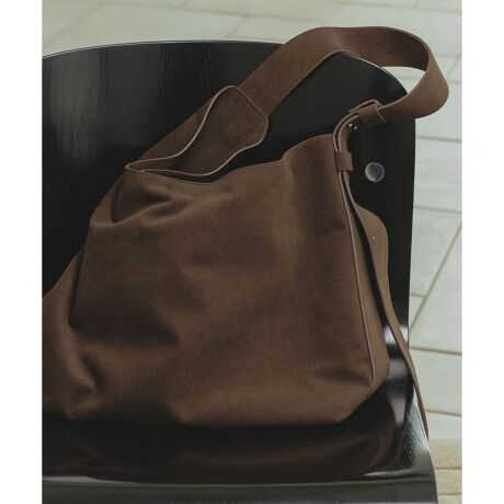 [^ԁFSHX45240]fUC/VGbgAVg[ȃtHX^CbVȃANZgɂȂHOBO^V_[obOBđ߂̃V_[xg̗pA}jbVŃ[hȈۂɎdグ܂BȂ₩ȃEgXG[h̓𐶂Acނɗ͎g킸Ƀ\tgȎBĝɂȂ₩ɓތyʃfUCŁAg͂AR[fBl[g̎ɂȂACełBfޕ\nɂ́A̍Ő[ZpɂXG[hlHvuUltrasuede(R)vgpBɍ׃}CNt@Co[ɂȂ߂炩ȔGƍ̂}bgȎ͂łBDꂽFEϋvEʋCɉAC[W[PAz˔@\fނłBnɂ̓cC̃|GXengpA炩ȎGƌy𗼗Ă܂BR[fBl[gVvȃfUCŁAPCA4TCYeʃobO͕igł͂Ȃd/ʋΒ/ItBXJWAɂ-----------------------------|Pbg̐F3A4[FV_[RF(߉)PC[F13C`eʁF16.6L-----------------------------yW SihD[ujzWiDOUBLEjSpieds nus:  Rde'licatesse:  DAȂS܂ޓ̌tCXs[V𓾂Ă܂ꂽW S(hD[u)ĒړIł͂ȂAɂ邱ƂŊT̔`邽߂ɐ܂ꂽVANZT[RNVłB摜̏i͌̏Ǝ˂pxAg̃j^[ip\REX}[gtHjɂAFČꍇ܂Bi̐F́AiAbv摜QƂB