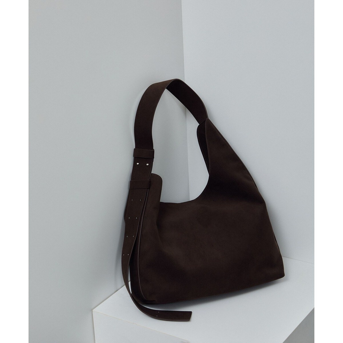 W S（ドゥーブル）】Ultrasuede(R)ホーボーバッグ | サロン アダム エ