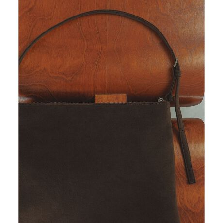 [^ԁFSHX45170]fUC/VGbg~j}ŐꂽۂZIPJ~jobOBʂ̂ȂtbgȃtHɁA_炩Ȏ\tgȎdĂłBnh͒\ŁA莝ƃV_[2WAYŎgp\BfC[IP[W܂ŕLV[Ŋ􂷂A@\Ɣ˔fUCłB~jobOȂKvȏ͂[łAX^CO߂ANZgɁBfޖ{̂ɂ́AЂ̍@\lHvuUltrasuede(R)iEgXG[hjvgpBɍב@ہi}CNt@Co[j|GXeɂĕ\ꂽXG[h̑fނŁAƂƂ^b`ƍ̂锭F́ByʂłȂϋvɗDAȂ₩ň₷̂łBɂzꂽTXeiufނŁÃCtX^CɃtBbg܂B-----------------------------|Pbg̐F1A4[FsV_[RF(߉)-----------------------------yW SihD[ujzWiDOUBLEjSpieds nus:  Rde'licatesse:  DAȂS܂ޓ̌tCXs[V𓾂Ă܂ꂽW S(hD[u)ĒړIł͂ȂAɂ邱ƂŊT̔`邽߂ɐ܂ꂽVANZT[RNVłB摜̏i͌̏Ǝ˂pxAg̃j^[ip\REX}[gtHjɂAFČꍇ܂Bi̐F́AiAbv摜QƂB