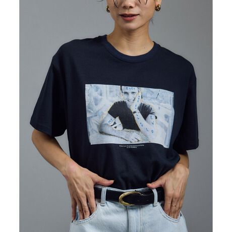 [^ԁFSHM35530]fUC/VGbgʐ^̋qJim GoldbergiWES[ho[OjrƂ̃R{[VɂAbNXVGbg̃tHgvgTVcB2023Nɔ\ꂽ`Iʐ^WwComing and Goingx̍itB[`[Awʂɂ͍̂߂ɕ`낳ꂽ{l̒MTCvgŗƂ񂾁Aʊ̂1łBǂȃRbgfނgpĂAɂ1ŒĂS̎dオBChpcfjƍ킹ăJWAɁAXbNXXJ[gɍ킹Ĕ̂l̃X^CO߁BVcCi[ɏd˂ċ܂lN^CAWfA񂵗͔Q̃ACełBtHgႢłׂ̕čŐYꂽI[WpCh̃NIeB͂łBJim Goldberg (WES[ho[O)u}OiEtHgv AJltHgOt@[BlXȃJ`[e[}ɁAẼt@𖣗Ă܂BW͂΂΁AhL^[A񓹎ʐ^ƂƂ܂AނȂł͂̃IWieB[́Aʐ^ƃeLXgD\Bʐ^BAɔʑ́A͔ގgLꂽAR[Wōč\@ƂĂ܂Bî̃[h͂ǂj[NɌĂĂAۂ̔ʑ̂obNOEhɃMbvA̖\͐ƃZZ[ViA90Nテ[XJ`[ƂSALOÑ^[QbgwƍG̃e[}yin MEzƂ̐eaAEmut SɗƂł܂BgpĂi2023Noł̔ނ̎`IȍigComing and GoinghtB[`[BlԂ̕ՓIȃe[}łKƕʂ(Coming and Going)e[}ɂȂʐ^WŁAЉ肩玄IȏoȂǁAނ̂܂ł̐l̓L̗lȎʐ^WłBƈȊOł̓JtHjApwŋڂƂAƎʐ^肪Ă܂Bfޘa̎REI씜召iLiXjɂ{̍iȓVngpB\ʂ͂Ƃ^b`œKxȃnAvŌ^ꂵɂ̂łBsOiыʁj̔}NAȕ\ʊƁAщHȂhCȔG肪KȒpBnɓKxȌ݂邽ߐĝ̃CEɂAyĂ܂BpłϋvƔ̗ǂ˔Ap̍fނłBR[fBl[g1łƒ邾łX^CO܂鑶݊̂TVcBfj`mȂǂ̒ԃJWAX^C͂AWPbgXbNXƍ킹nY̌ꂢ߃~bNXX^Cɂ`FbNVc⃍TCi[ɎdŁA܂⑳ElN^C`ȂǁAVѐŜ郌C[hɂΉB^bNCăs[Xƍ킹΁AƂȂꂽ͋CɁBjZbNXŒp\Ȃ̂ŁAp[gi[Ƃ̃VFAACeƂĂ߂łBJim GoldbergV[YꗗEiԍFSHM35530@iFJim GoldbergtHgvgTEEEiԍFSHM35520@iFJim GoldbergtHgvgXEFbgEiԍFSHX45130@iF Jim Goldberg tHgvgg[gobOfg:165cm pTCY:FiV[gwAjfg:166cm pTCY:Fi~fBAwAj-----------------------------nFȂ򊴁FȂFzCg₠LkF萶ňF-----------------------------yemute siG~[gjzempathy x emotionɏ炷A[gu_NgĂASALON adam et ropef̐V[xB