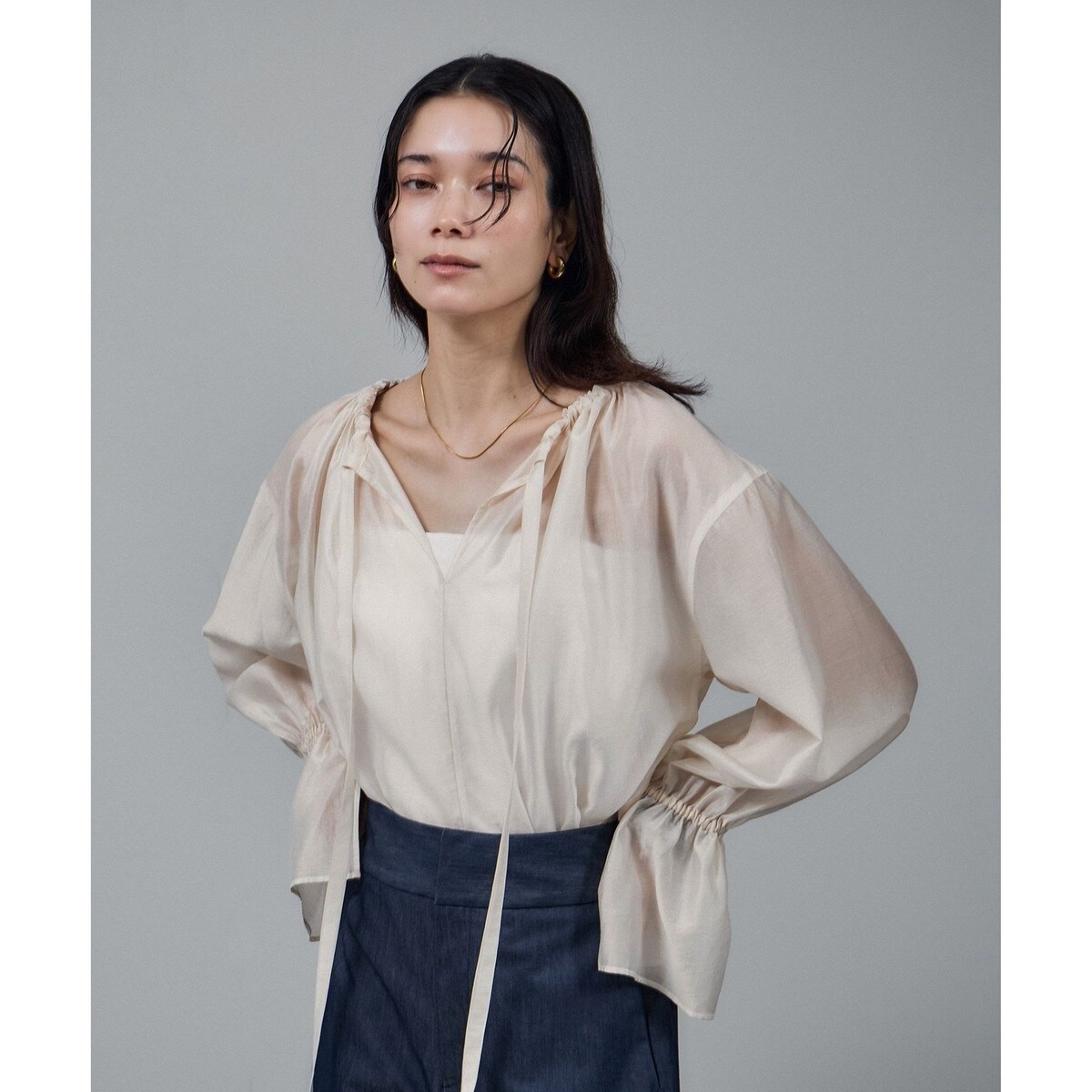 【WEB限定】2WAYギャザーフリルノースリーブブラウス WEB限定】2WAYギャザーフリルノースリーブブラウス（シャツ