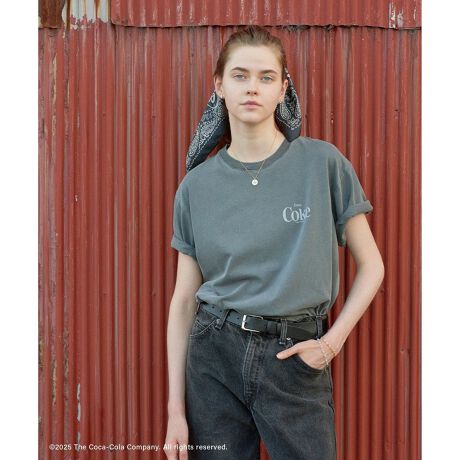 [^ԁFSHM35400]fUC/VGbgEňRJR[Ƃ̌TVcBRȉlςԊJ1970ÑRJR[OtBbN𗎂Ƃ݁A135Nȏ̗j𗷐̃Be[WVbvŌ悤ȃAȕŕ\Bɂ́ggo with the flowh̃bZ[WŁAVѐŜANZgɁBĝ̃CEɂA悭Ƃ̂VGbgŁAl₷▭ȃTCYɎdグĂ܂B܂肷ȂlbNCƁACEAEgǂ܂钅ŃX^CO̕L܂B[AbvAEGXgCăxgŃANZgƁAȂAW݂łB08iCgO[jA#28ix[WjWEBJ[łBfޏ㎿ȃRbg100gpJbg\[nBƂGŒʋCEzɗDA΂ދG߂KȒpBKxȌ݂AꖇňSĒ̂́BK[g_Cii߁j􂢉HɂAƓ̕ƃi`ȃBe[WBX^COɓރjAXO[WƁA킢[`R[2FWJBR[fBl[g}jbVȃXbNXĉ郊bNXpcŃ[hɁAtAXJ[g^CgXJ[gƍ킹ăfBCNɎdグĂXj[J[ŃJWAɁAؚȃT_⃌U[obOYΑl̃JWAMIXX^CɁBWPbgVc̃Ci[ƂĂgAV[YXŊ􂵂܂BANeBuȓTX^Cɂ҂̖\TVcłB-----------------------------nFȂ򊴁FȂFȂLkF萶ňF-----------------------------gTimelessly by Your Sideh𒴂ĂׂɃRJR[̗ネSɏhh^CXȖ́hCXs[VɃXyVRNVWJ܂BłӂƏoBe[WTVĉ悤ɁBRJR[voĂ̂́ASقǂRȎԂƕiB{[_[TVcLbvAXJ[tA`[ȂǁA̗͂𔲂Ċy߂h炵hoJXX^CĂ܂BeCXgщzāBRJR[ƂƂɁAČ܂܂̃[hgbvցByRJR[Ƃ̃XyVRNVACezyCoca-ColazBe[WCNm[X[uTVciiԁFSHM35450jyCoca-ColazBe[WCNTVciiԁFSHM35400jyCoca-Colazphoto TShirtiiԁFSHM35410jyCoca-ColazXJ[tiiԁFSHN45050jyCoca-ColazGuC_[LbviiԁFSHU45000jyCoca-Colaz{g`[iiԁFSHZ45050jyCoca-ColazS`[iiԁFSHZ45060jyCoca-ColazJ`[iiԁFSHZ45090j