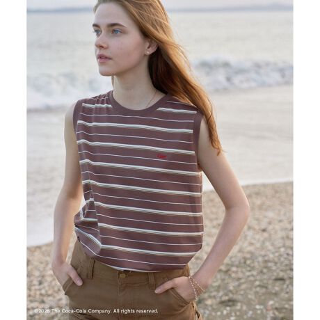 [^ԁFSHM35460]fUC/VGbg^CXȖ͂RJR[Ƃ̌TVcB1970N̎RŊJIȃ[h𔽉fÃRJR[SbhhJŎ{ABe[WӂIWi}`{[_[ڂfUCłBgȃ[hZAl₷zFŁATbNXx[XƃuEx[X2FWJB₩ȃVGbgƁA܂肷ȂlbNC񌳂oB͓̘r肰ȂJo[▭ȃfUCBEhwdlŔvXACX^CłAEgX^CłoXǂ܂܂BfލiȃRbg100fނgpAƂGƒ悢ñJbg\[nBKxȌ݂ŃCi[̓CɂȂ炸AfC[gɍœKBVPbgH{ƂŁAJWAiȈۂɎdオĂAďɂKȒSnƐĂ܂BR[fBl[g}jbVȃXbNXƍ킹lMIXX^CAzCgfjőu₩ȉăR[f߁BtgCX^CłȂꂽۂoAxgEGXg}[NɉؚȃT_⃌U[obOvX΁AJWAȂꂽX^COɁBANeBuȃV[ɂ}b`ATVcȏ̎gbvXƂĊ􂵂܂BzĈRJR[̂悤ɁARȊŗlXȃeCXgƃ~bNXĊy߂ꖇłB-----------------------------nFȂ򊴁FȂFȂLkF萶ňF-----------------------------gTimelessly by Your Sideh𒴂ĂׂɃRJR[̗ネSɏhh^CXȖ́hCXs[VɃXyVRNVWJ܂BłӂƏoBe[WTVĉ悤ɁBRJR[voĂ̂́ASقǂRȎԂƕiB{[_[TVcLbvAXJ[tA`[ȂǁA̗͂𔲂Ċy߂h炵hoJXX^CĂ܂BeCXgщzāBRJR[ƂƂɁAČ܂܂̃[hgbvցByRJR[Ƃ̃XyVRNVACezyCoca-ColazBe[WCNm[X[uTVciiԁFSHM35450jyCoca-ColazBe[WCNTVciiԁFSHM35400jyCoca-Colazphoto TShirtiiԁFSHM35410jyCoca-ColazXJ[tiiԁFSHN45050jyCoca-ColazGuC_[LbviiԁFSHU45000jyCoca-Colaz{g`[iiԁFSHZ45050jyCoca-ColazS`[iiԁFSHZ45060jyCoca-ColazJ`[iiԁFSHZ45090j