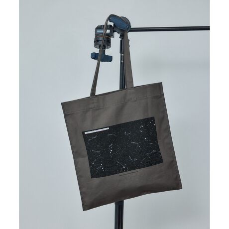 [^ԁFSHX45130]fUC/VGbgA[eBXeBbNȃvgfqJim Goldbergr̃tHgg[gobOBvgɂ2023ŃuComing and GoingvZNgꂽʐ^gpAƃXg[[vXĂ܂BʔNgpłėp̍͂łBJim Goldberg (WES[ho[O)u}OiEtHgv AJltHgOt@[BlXȃJ`[e[}ɁAẼt@𖣗Ă܂BW͂΂΁AhL^[A񓹎ʐ^ƂƂ܂AނȂł͂̃IWieB[́Aʐ^ƃeLXgD\Bʐ^BAɔʑ́A͔ގgLꂽAR[Wōč\@ƂĂ܂Bî̃[h͂ǂj[NɌĂĂAۂ̔ʑ̂obNOEhɃMbvA̖\͐ƃZZ[ViA90Nテ[XJ`[ƂSALOÑ^[QbgwƍG̃e[}yin MEzƂ̐eaAEmut SɗƂł܂BgpĂi2023Noł̔ނ̎`IȍigComing and GoinghtB[`[BlԂ̕ՓIȃe[}łKƕʂ(Coming and Going)e[}ɂȂʐ^WŁAЉ肩玄IȏoȂǁAނ̂܂ł̐l̓L̗lȎʐ^WłBƈȊOł̓JtHjApwŋڂƂAƎʐ^肪Ă܂BJim GoldbergV[YꗗEiԍFSHM35530@iFJim GoldbergtHgvgTEEEiԍFSHM35520@iFJim GoldbergtHgvgXEFbgEiԍFSHX45130@iF Jim Goldberg tHgvgg[gobOyemute siG~[gjzempathy x emotionɏ炷A[gu_NgĂASALON adam et ropef̐V[xB