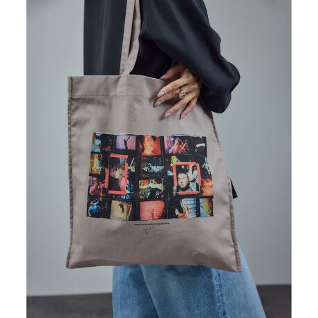 [^ԁFSHX45130]fUC/VGbgA[eBXeBbNȃvgfqJim Goldbergr̃tHgg[gobOBvgɂ2023ŃuComing and GoingvZNgꂽʐ^gpAƃXg[[vXĂ܂BʔNgpłėp̍͂łBJim Goldberg (WES[ho[O)u}OiEtHgv AJltHgOt@[BlXȃJ`[e[}ɁAẼt@𖣗Ă܂BW͂΂΁AhL^[A񓹎ʐ^ƂƂ܂AނȂł͂̃IWieB[́Aʐ^ƃeLXgD\Bʐ^BAɔʑ́A͔ގgLꂽAR[Wōč\@ƂĂ܂Bî̃[h͂ǂj[NɌĂĂAۂ̔ʑ̂obNOEhɃMbvA̖\͐ƃZZ[ViA90Nテ[XJ`[ƂSALOÑ^[QbgwƍG̃e[}yin MEzƂ̐eaAEmut SɗƂł܂BgpĂi2023Noł̔ނ̎`IȍigComing and GoinghtB[`[BlԂ̕ՓIȃe[}łKƕʂ(Coming and Going)e[}ɂȂʐ^WŁAЉ肩玄IȏoȂǁAނ̂܂ł̐l̓L̗lȎʐ^WłBƈȊOł̓JtHjApwŋڂƂAƎʐ^肪Ă܂BJim GoldbergV[YꗗEiԍFSHM35530@iFJim GoldbergtHgvgTEEEiԍFSHM35520@iFJim GoldbergtHgvgXEFbgEiԍFSHX45130@iF Jim Goldberg tHgvgg[gobOyemute siG~[gjzempathy x emotionɏ炷A[gu_NgĂASALON adam et ropef̐V[xB