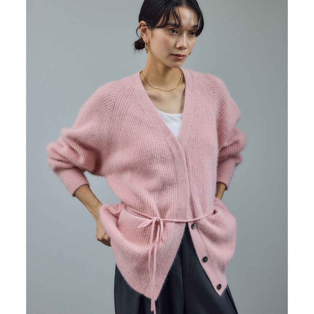 美品　24AW サロンアダムエロペ　【WEB限定】Vネックペプラムカーディガン 美品 24AW サロンアダムエロペ 【WEB限定】Vネックペプラム