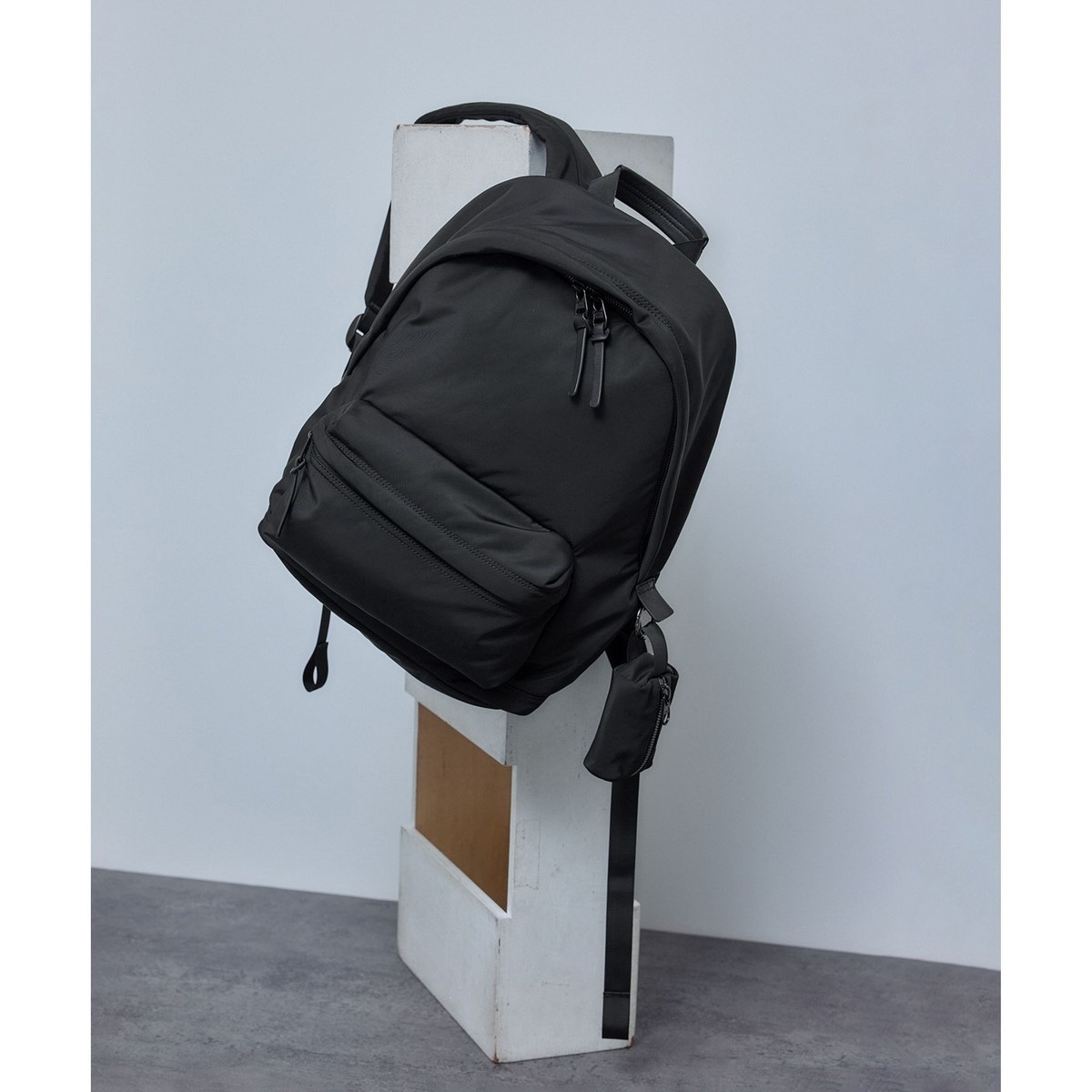 人気のため新色追加・A4サイズ収納可・撥水】8ポケットナイロン