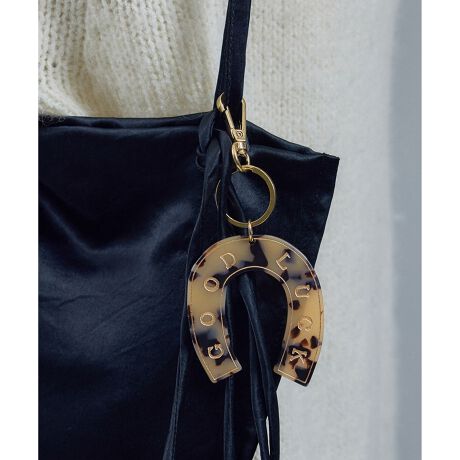 [^ԁFSHZ45110]fUC/VGbggmX^WbNȖzhe[}ɂVѐSGOODSV[ỸIWi`[tv[g`[BiXJŃobOL[z_[ɑ\B|[``[Ƃ̏d˕t߂ŁA}[u͗l͈_Ƃɕ\قȂAy߂ACełBfރZ[XAZe[g̃}[uv[ggpBVR@ۑfR̃oCI}XvX`bNŊɂzBL[`[ɂ̓AeB[NH{AmX^WbNŏiȕ͋CɎdグĂ܂B}[uv[g`[V[YꗗEiԍFSHZ45100@iFAt@xbg}[uv[g`[EiԍFSHZ45110@iF`[tAZ`v[g`[