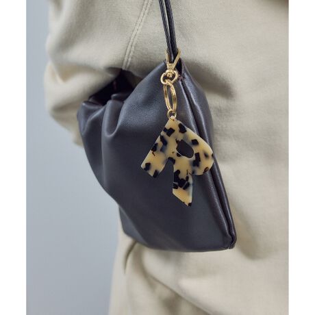 [^ԁFSHZ45100]fUC/VGbggmX^WbNȖzhe[}ɂGOODSV[ỸAt@xbg^v[g`[BiXJtŃobO⌮ɊȒPɑ\B|[``[Ƃ̏d˕t߂ŁAO̓Iׂ΃MtgɂœKB1_ƂɈقȂ}[u͗lABꖳ̕\y܂ĂACełBfރZ[XAZe[g̃}[uv[ggpBVR@ۑfR̃oCI}XvX`bNŁAȂ߂炩ȎƊz𗼗BL[`[ɂ̓AeB[N̉H{AmX^WbNȕ͋CvXĂ܂B}[uv[g`[V[YꗗEiԍFSHZ45100@iFAt@xbg}[uv[g`[EiԍFSHZ45110@iF`[tAZ`v[g`[