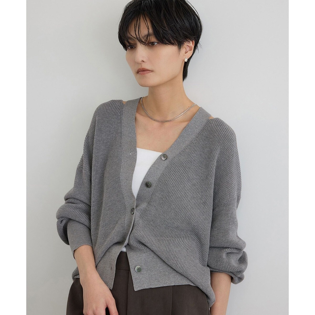 WEB・一部店舗限定】コットンシルクネックスリットVネックカーディガン