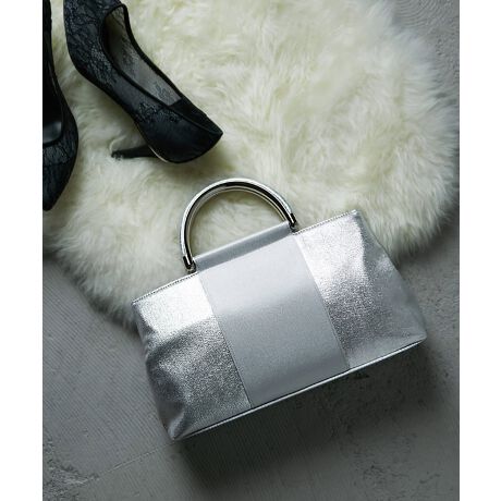 [^:na0150004260]Ƃ킢VGbgƎ蕔̃rW[Pi؂₩ȕ͋C̃p[eB[obOBP^bNȐnɃ^nhBN[ȃrWAŃ[hȃp[eB[nhobOBO\ȃ`F[tŃV_[łg2waydlBz傫߂̃TCYȂ̂ŁAו̏ȂȂ炱ЂƂłoOKBIXXV[E񎟉EIEĂ΂ElEqE2EӉEp[eB[Ef[gEt\ȂǑlȃV[̃R[fBl[gɎg܂Byfށz/TeyYzyTCYf[^z(c)F:16.5cm()F:29cm(}`)F:7cm(V_[`F[)F:116cm(d)F:480gyJ[WJzx[W/Vo[/ubNylzEV_[`F[O\yiӎzTCY̓[J[̐ɂȂ܂A덷ꍇ܂Bf摜͊̉eɂJ[قȂČꍇ܂BũJ[摜QlBi摜͂ɂȂ郂j^[Ȃǂ̊ɂĎ኱̌덷܂B